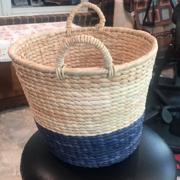 Straw Basket - Picture 2 of 10